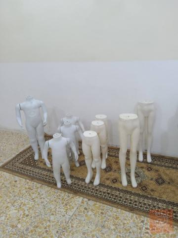 لعابات عرض ملابس اطفال وولادي للبيع في واسط