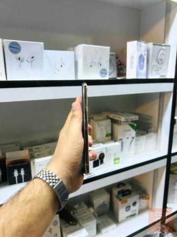 Apple iPhone 11 pro max ذهبي للبيع في بغداد