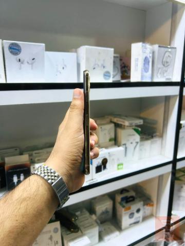 Apple iPhone 11 pro max ذهبي للبيع في بغداد