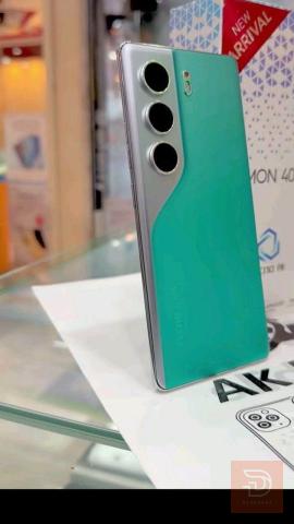 تكنو كامون 40pro 5g مستعمل للبيع في بغداد