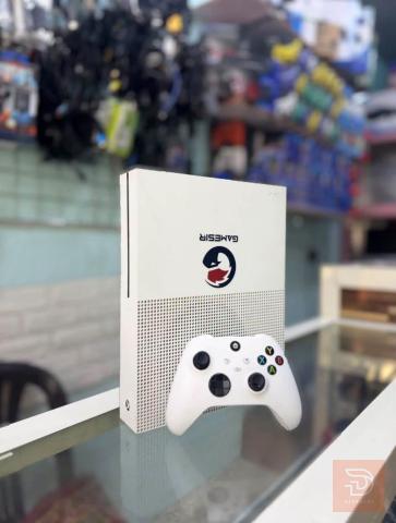 Xbox One S 500GB مستعمل للبيع في نينوى