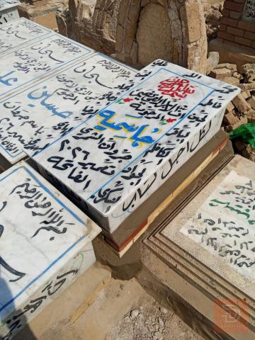 بناء القبور بالمرمر الإيطالي في واسط
