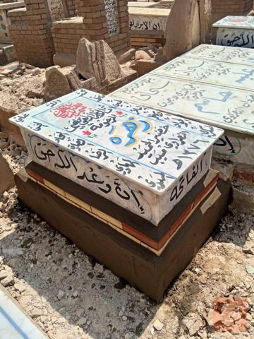بناء القبور بالمرمر الإيطالي في واسط