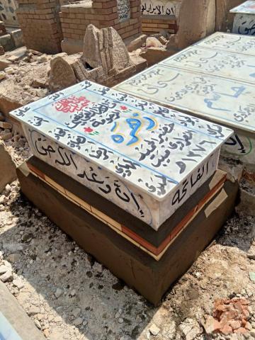 بناء القبور بالمرمر الإيطالي في واسط
