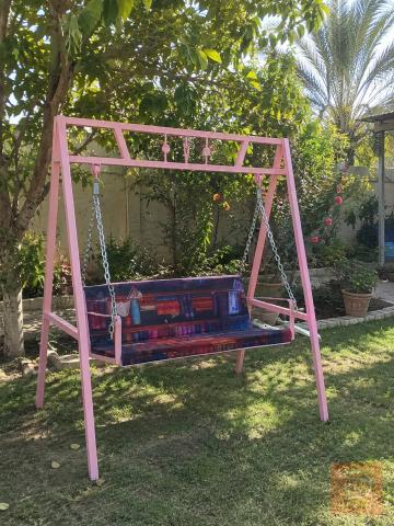مرجوحة وردية تفصال للبيع في ذي قار