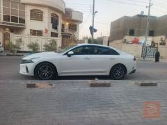 كيا K5 لون ابيض