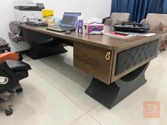 ميز مكتبي رئاسي قياس 260*120 مستعمل للبيع في بغداد