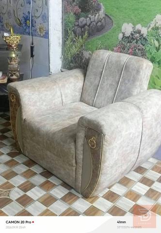 ٤ مقاعد مع تخم رجلينا للبيع في بغداد