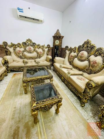 تخم ملكي ٩ مقاعد مع ساعة وطاولات مستعمل للبيع في بغداد