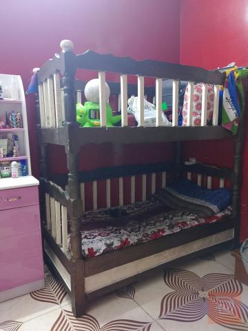 سرير اطفال خشب للبيع في بغداد