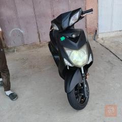 دراجة سكنس بمحرك مكفول واضافات رياضية مستعمل للبيع في بغداد