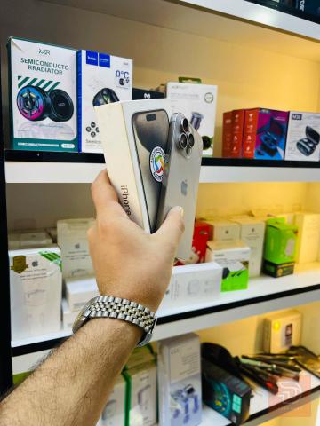 Apple iPhone 15 pro max تيتانيوم للبيع في بغداد