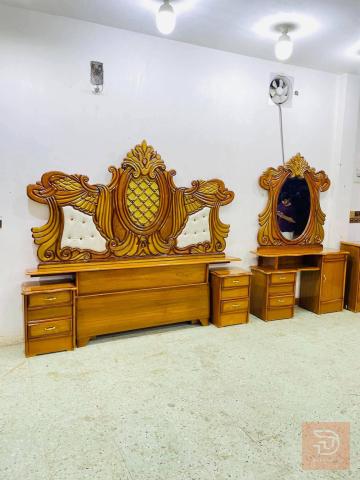 غرفة نوم ستة قطع مع ملحق مستعمل للبيع في بغداد