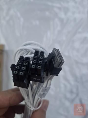 كابل Corsair 12V-2x6 جديد للبيع في بغداد