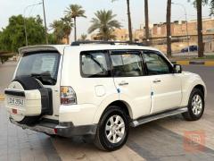 الشركة المعروفة ميتسوبيشي باجيرو 2009 ابيض للبيع في بغداد