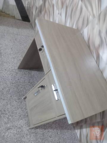 ميز مكتبي و سرير أطفال 80 ب60 للبيع في بغداد