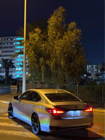 لكزس ES300h F SPORT HANDLING هايبرد 2024 للبيع في بغداد