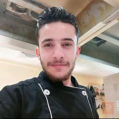 معلم شاورما ومقبلات وخبره بمجال المعجنات والبيتزا
