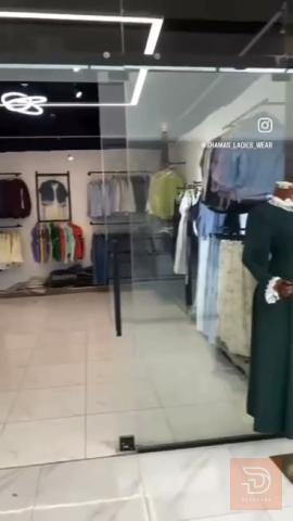 محل ملابس مع كامل محتوياته للبيع في أربيل