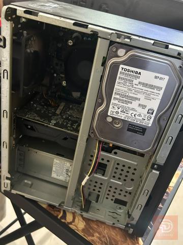 شاشة و UPS وكيس للبيع في نينوى