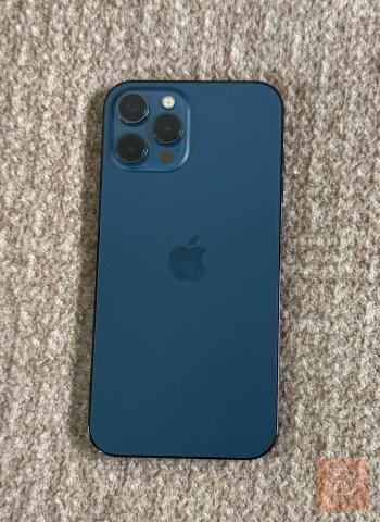 iPhone 12 pro Max أزرق للبيع في بغداد