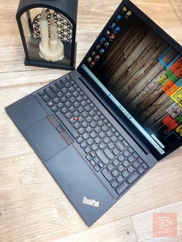 لابتوب Lenovo E15 مع شاحن وحقيبة مستعمل للبيع في بغداد