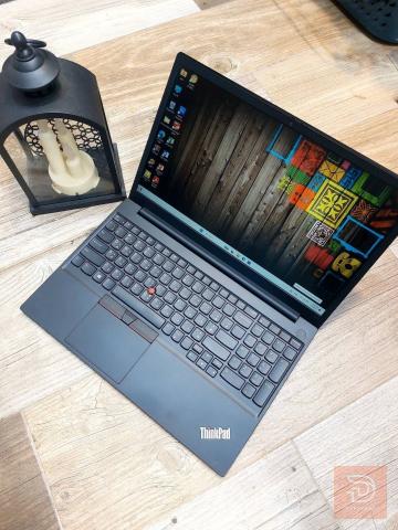 لابتوب Lenovo E15 مع شاحن وحقيبة مستعمل للبيع في بغداد