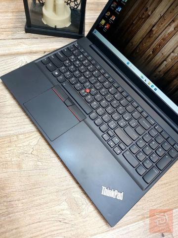 لابتوب Lenovo E15 مع شاحن وحقيبة مستعمل للبيع في بغداد