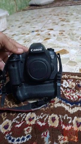 كامرة كانون D6 mark1 فول فريم مع عدسة مستعمل للبيع في بغداد
