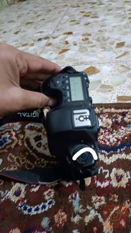 كامرة كانون D6 mark1 فول فريم مع عدسة مستعمل للبيع في بغداد