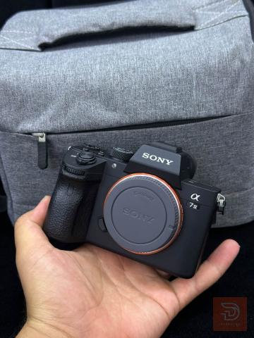 Sony a7iii مع ملحقاتها مستعمل للبيع في بغداد
