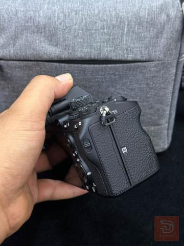 Sony a7iii مع ملحقاتها مستعمل للبيع في بغداد