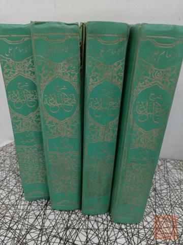 كتب 4 مجلدات للبيع في واسط