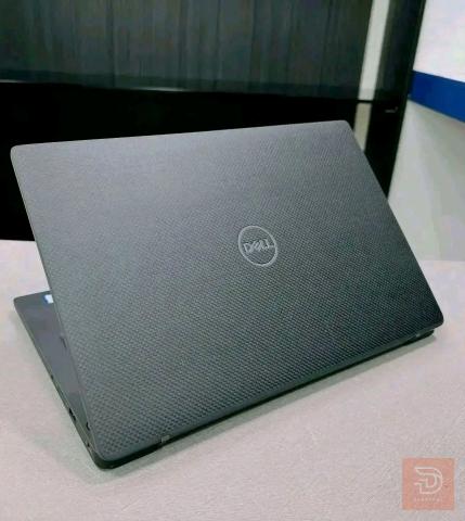 لابتوب Dell core i7 الجيل الثامن شاشة لمس مستعمل للبيع في بغداد