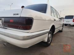 سيارة سيدان موديل 1991