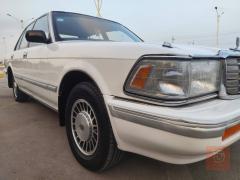 سيارة سيدان موديل 1991