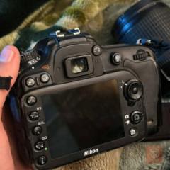 نيكون d7100 مع عدسة 18/140 للبيع في بغداد