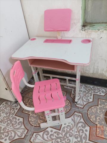 ميز اطفال للدراسه نظيف مستعمل للبيع في واسط