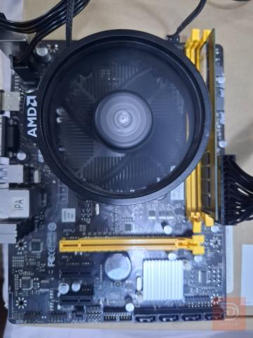بورد ومعالج ومبرد رايزن AMD Ryzen 5 2400G جديد للبيع في بغداد