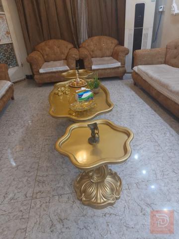 تخم اماراتي مع طاولات مستعمل للبيع في بغداد
