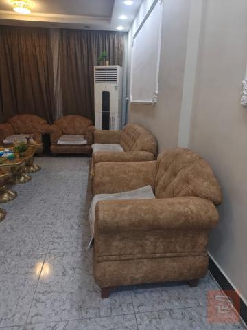 تخم اماراتي مع طاولات مستعمل للبيع في بغداد