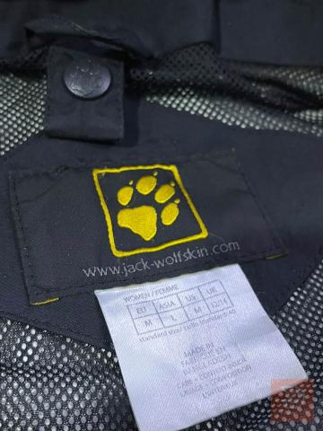 جاكيت Jack Wolfskin مطري مستعمل للبيع في عموم العراق