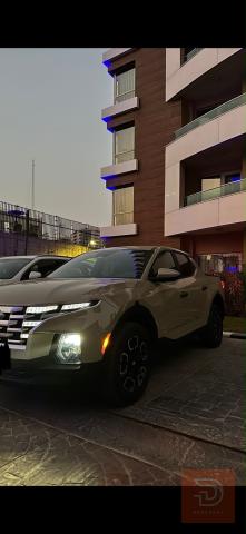 هونداي سانتكروز  دفع رباعي  موديل ٢٠٢٤ ماشيه 15000 نظيفه جدا لايوجد بها حادث سيارتي شخصيه في دبي وتم نقلها معي الى بغداد