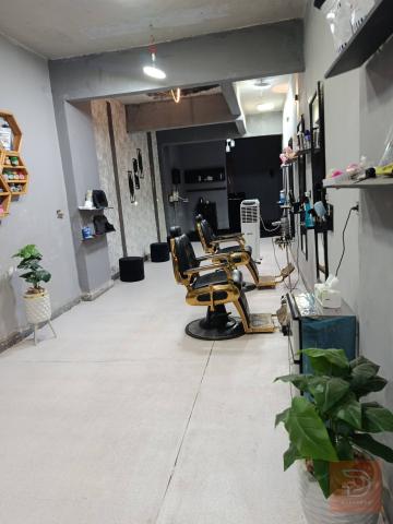 صالون حلاقة للتنازل بجميع مشتملاته للبيع في عموم العراق