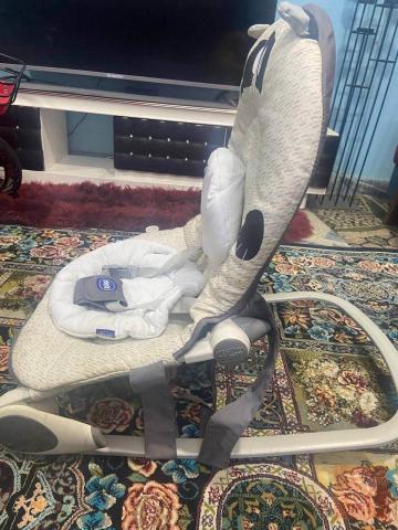 كرسي أطفال هزاز ماركة chicco مستعمل للبيع في عموم العراق