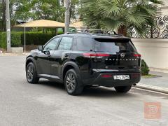nissan pathfinder 2022 SV black