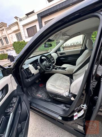 nissan pathfinder 2022 SV black