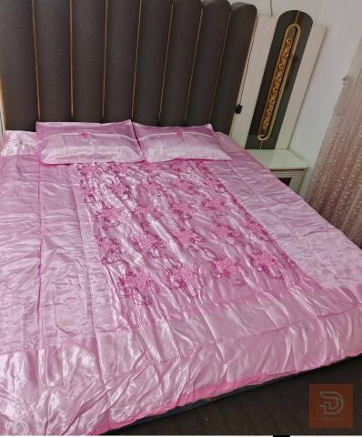 فرشة عرسان نفرين جديدة وردي للبيع في بغداد