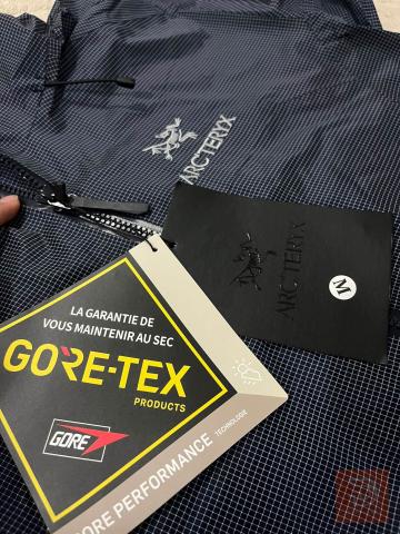 جاكيت ARCTERYX مقاوم للماء جديد للبيع في عموم العراق