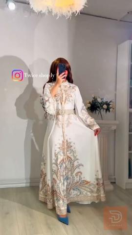 فستان أبيض بتصميم مميز للبيع في عموم العراق